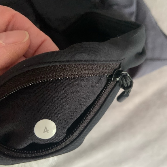 LuLu lemon Workout shorts 2.5 - Picture 6 of 6